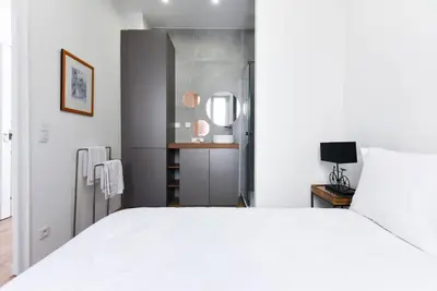 a bedroom with a white bed and a mirror at 3 DAUMAS - Superbe appartement 2 chambres hyper centre Cannes in Cannes