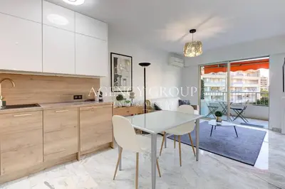 a kitchen and dining room with a table and chairs at Appartement, 2 pièces, à deux pas de la Croisette in Cannes
