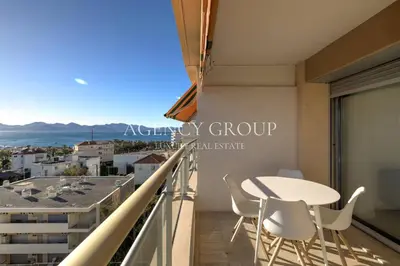 a balcony with a table and chairs and a view at Appartement 3P - Vue Mer - Proche de la Croisette in Cannes