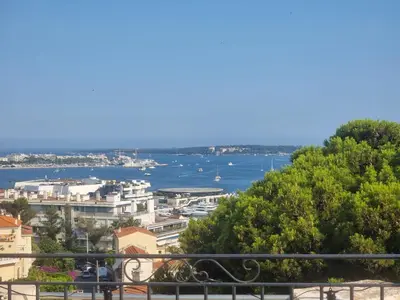 a view of a city and the water with boats at Appartement Grasse Toit Terrasse in Cannes
