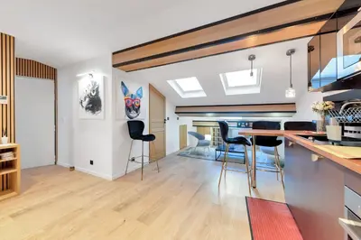 a kitchen with a table and chairs in a room at LE NAPOLEON chic et moderne, l'endroit parfait au cœur de la Banane in Cannes