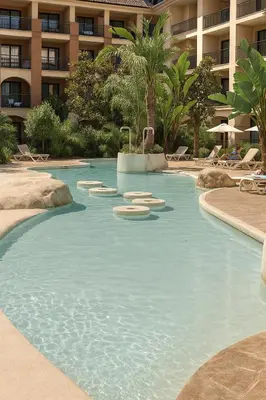 a swimming pool in front of a large building at Appartement 3 pièces piscine proche plage et Cannes in Cannes