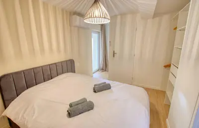 a bedroom with a bed with two towels on it at Maison Moderne Cannes 3 Chambres 3 Salles de Bain WIFI - LIMESTAY in Cannes