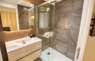 a bathroom with a sink and a shower at Maison Moderne Cannes 3 Chambres 3 Salles de Bain WIFI - LIMESTAY in Cannes