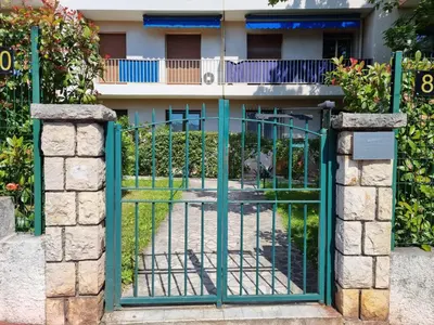 an open gate to a building with a house at Cannes Studio privé climatisé et bon wifi in Cannes