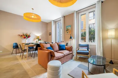 a living room with a couch and a table at L'Urban - 3 chambres - 9 min Palais - Climatisé in Cannes
