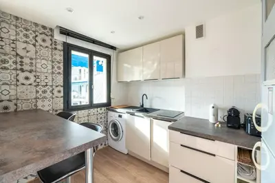 a kitchen with a sink and a washing machine at 3 VIDAL - Splendide appartement 4 couchage hyper centre de Cannes in Cannes