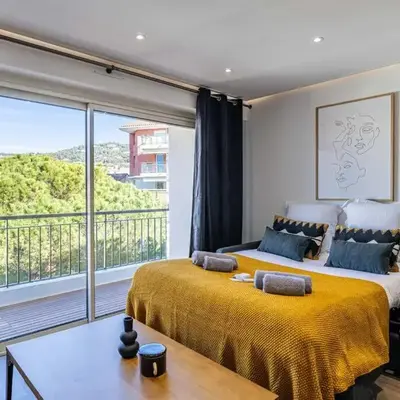 8 MERLE - Beau studio au centre de Cannes avec balcon !