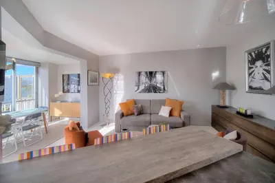 two views of a floor plan at L'Edmond - 2min Plage - VCA in Cannes