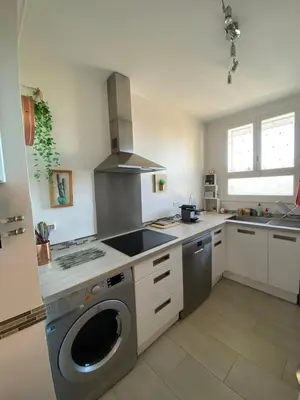 a kitchen with a washing machine and a sink at 3 Pièces Vue mer & Iles de Lérins in Cannes