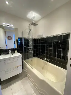 a bathroom with a tub and a sink and a shower at 3 Pièces Vue mer & Iles de Lérins in Cannes