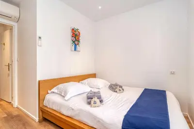 a bedroom with a bed with two stuffed animals on it at Cannes 3 pièces Rénové 2023 Vieux Port et Palais Olam Properties in Cannes
