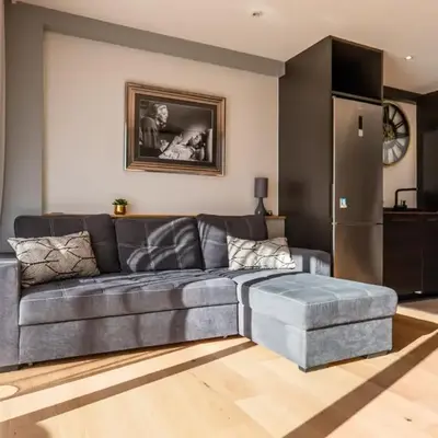 Bright 2bedroom apartment 15min walk to the Palais