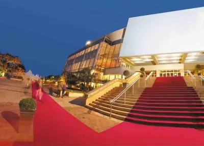 a red carpeted staircase in front of a building at Bord de mer, terrasse, tout à pieds in Cannes