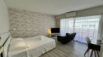 a bedroom with a bed and a desk and a television at B057-Beau studio Carré D'Or & Proche de la Mer Cannes in Cannes