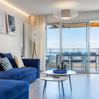 3-bedroom apartment sea view terrace and parking