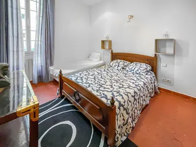a bedroom with a bed in a room at Chic Cannois Proche de la Croisette in Cannes