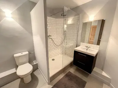 a bathroom with a toilet and a shower and a sink at BAT2 - Cannes, Carré d'Or, beau 2 pièces in Cannes