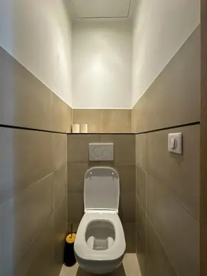 a bathroom with a toilet in a room at Appartements Centre Cannes in Cannes