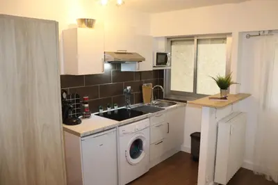a kitchen with a sink and a washing machine at Confort-Appartement cocooning *** in Le Cannet