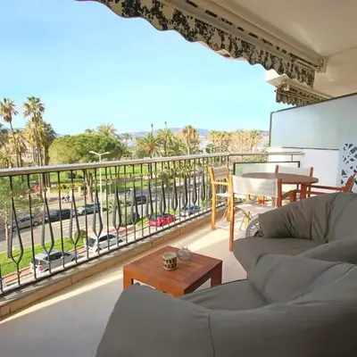COMPLETELY RENOVATED APARTMENT ON BLD CROISETTE