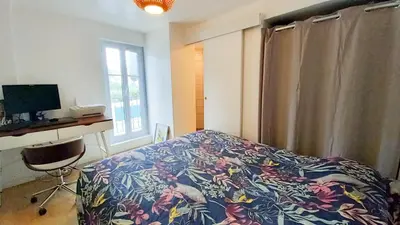 a bedroom with a bed and a desk with a computer at Maison moderne centre-ville in Cannes