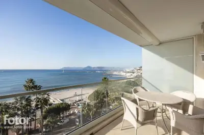 a balcony with a view of the beach and the ocean at Cannes appart 3 chambres luxe - Impératrice in Cannes