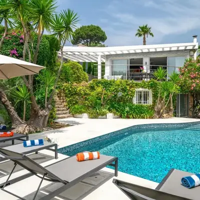 CANNES VILLA: 15 mins walk to beach & centre