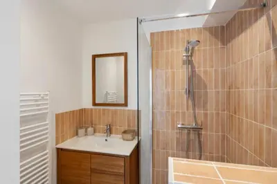 a bathroom with a sink and a shower with a mirror at Appartement Cannes 1 chambre - QG in Cannes