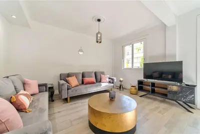 a living room with a couch and a coffee table at Agréable 3pièces Cannes Croisette in Cannes