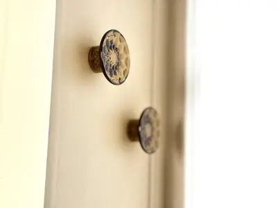 a door with two knobs on it at L’app’Art Cannes - Contemporain Centre-Ville in Cannes