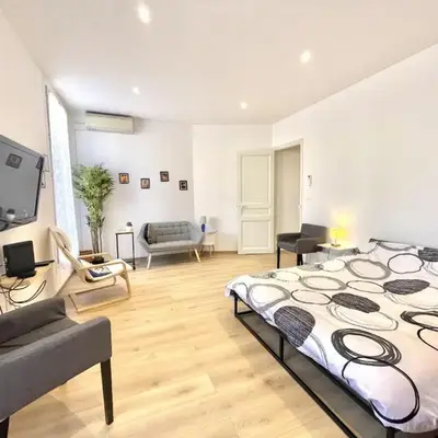 Woody old town appartement by Welcome to Cannes