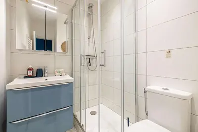 a bathroom with a shower and a sink and a toilet at LA PERLE au cœur du centre ville, idéal pour séjours loisirs ou business in Cannes
