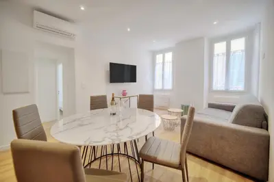 a living room with a table and a couch at Charmant 2 chambres, MEYNADIER- FORVILE A2B243 in Cannes