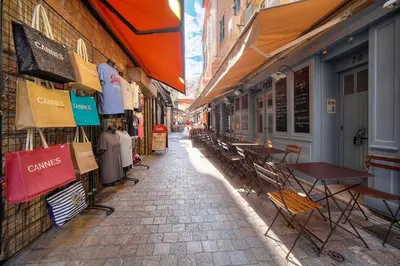 an alley with tables and chairs on a street at Charmant 2 chambres, MEYNADIER- FORVILE A2B243 in Cannes