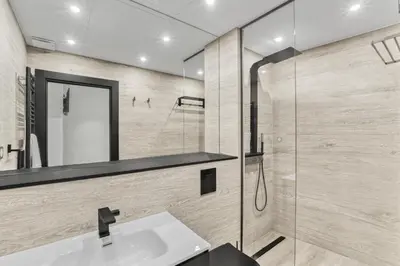 a bathroom with a sink and a shower at 2 Chambre Modern - Proche palais - Spacieux - Calme in Cannes