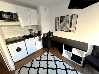 a small kitchen with a desk in a room at Très Bel Appartement Palais Festivals Plage Croisette Suquet in Cannes