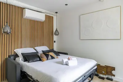 a bedroom with a large bed in a room at 15 RIOUFFE - Splendide appartement 6 couchages à 50m à pieds du Palais in Cannes