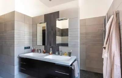 a bathroom with a sink and a mirror at Magnifique 2 chambres Centre Cannes - 4 personnes - WIFI Terrasse in Cannes
