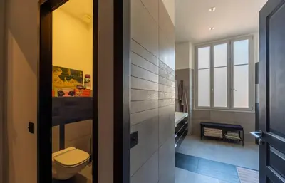 a bathroom with a toilet and a sink at Magnifique 2 chambres Centre Cannes - 4 personnes - WIFI Terrasse in Cannes