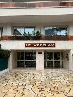 a building with a sign that reads le vocabulary at Vezelay 3 luxury 3 bedrooms, by Welcome to Cannes in Cannes