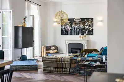 a living room with a couch and a fireplace at Cannes centre maison bourgeoise in Cannes