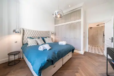 a bedroom with a bed with towels on it at Cannes centre maison bourgeoise in Cannes