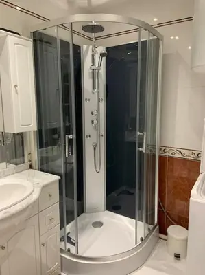 a bathroom with a shower and a sink at T2 à proximité des plages in Cannes