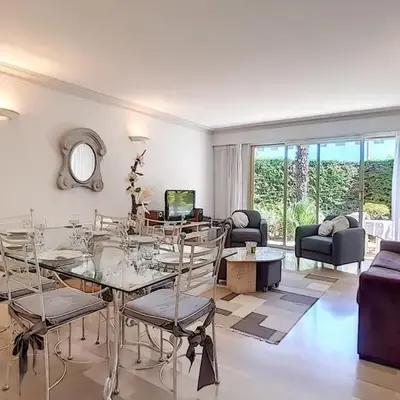 2 bdr apartment with garden next to the Croisette