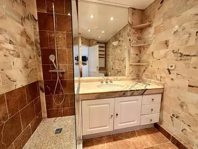 a bathroom with a sink and a shower at Cannes Croisette - Appartement 5 pièces face mer in Cannes