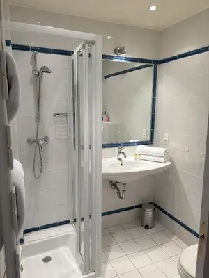a bed in a room with a table at Appartement vue mer proches plages et congrès in Cannes
