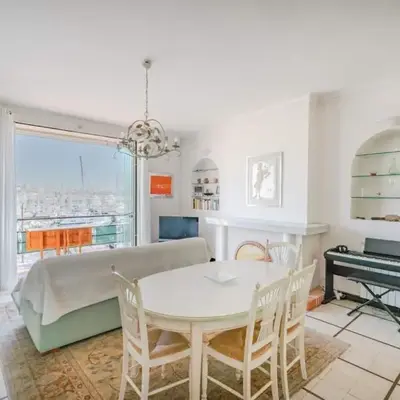Cozystay 1669 Old Port View Elegant 3-Bedroom Apartment