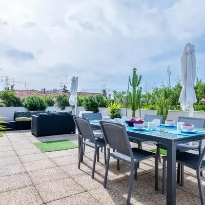 RARE! 120m ROOFTOP 5-minute walk to downtown