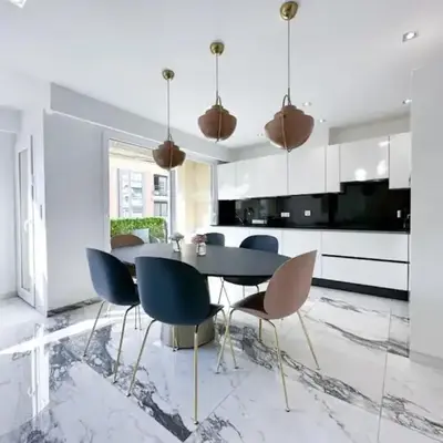 Modern 3 bedroom flat with balcony